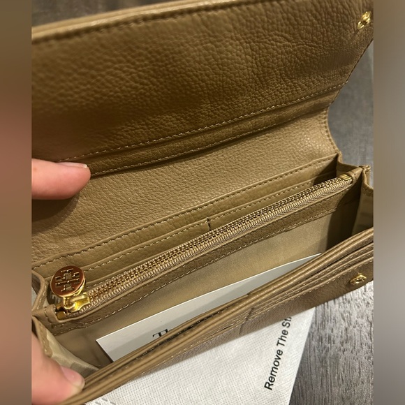 Tory Burch Wallet from the Real Real - Picture 2 of 5